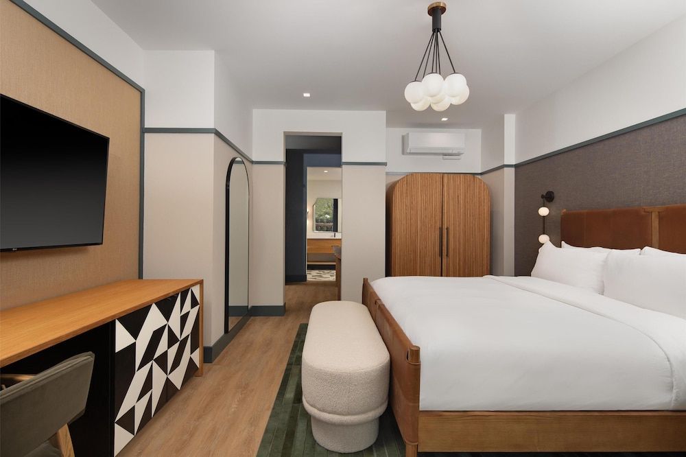 Calistoga Motor Lodge & Spa, a JdV by Hyatt Hotel Premium Suite, 2 Bedrooms, Balcony 2