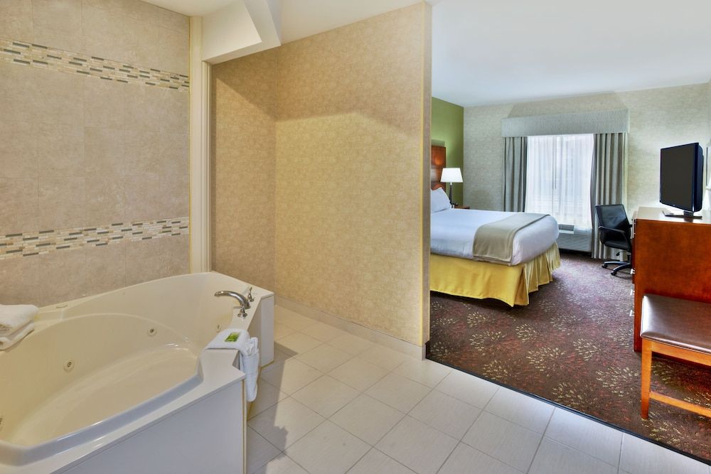 Suite, 1 King Bed, Jetted Tub