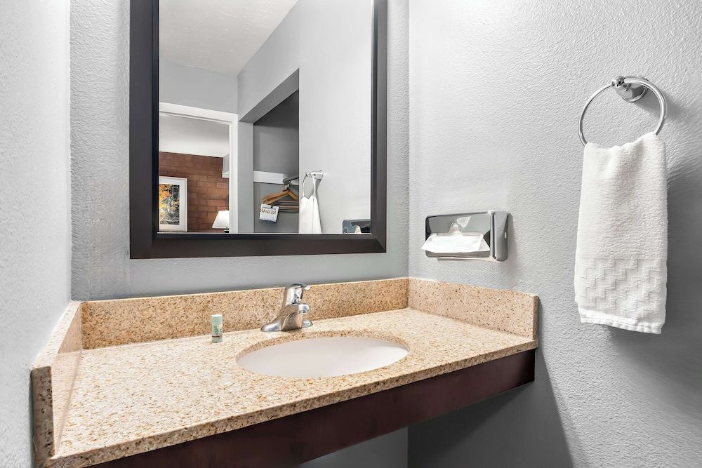 Best Western Pocatello Inn Suite, 1 Queen Bed, Accessible, Non Smoking (with Sofabed) 3