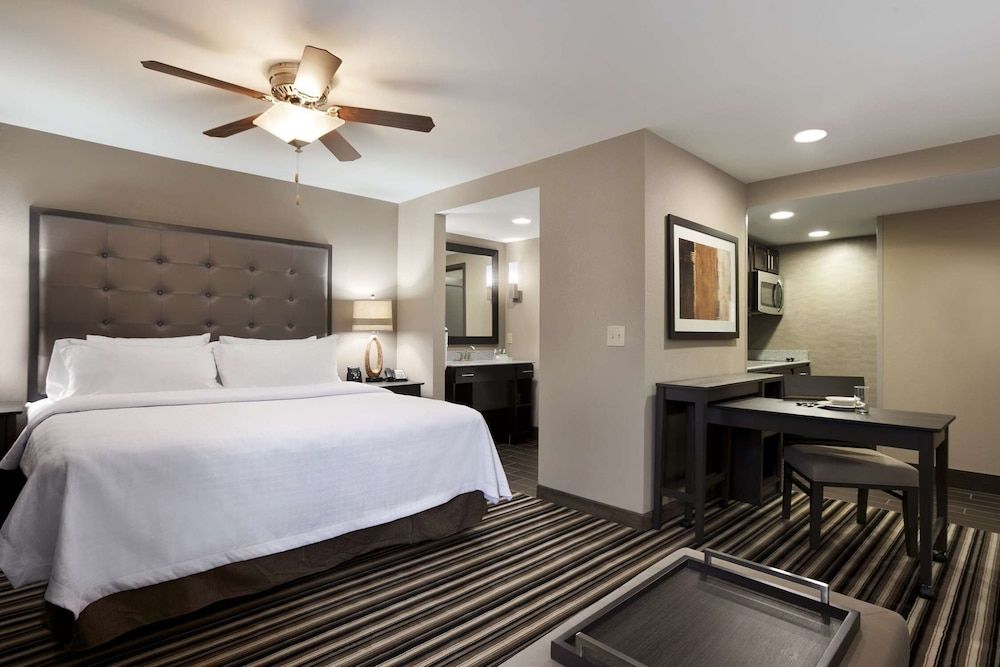 1 KING BED GRAND STUDIO SUITE Non-Smoking