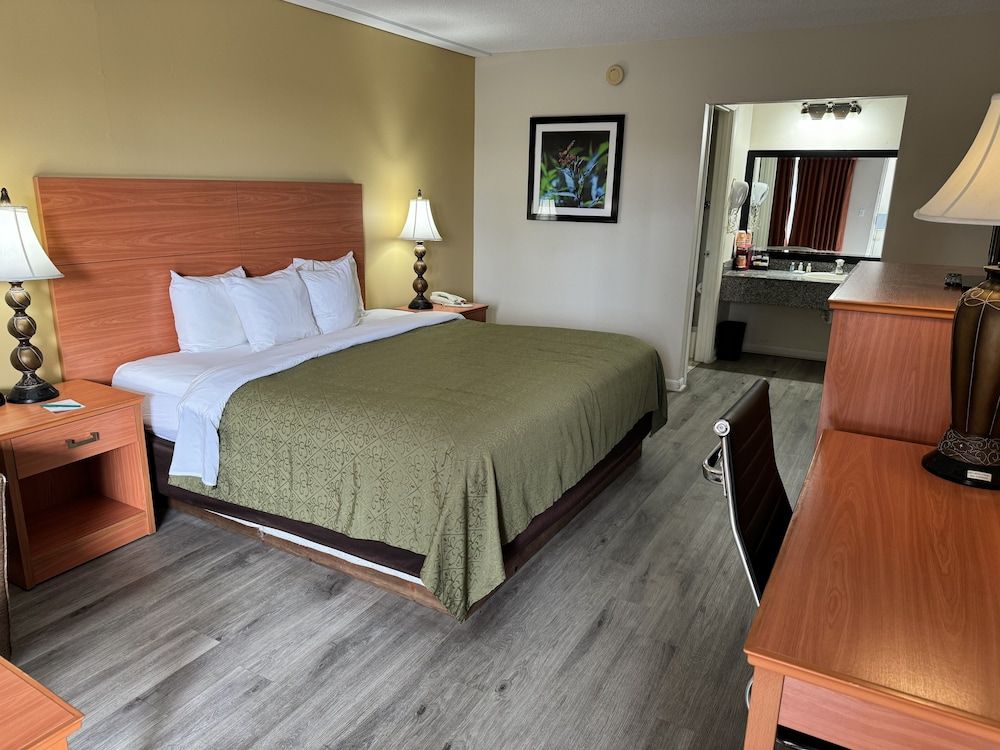 Standard Room, 1 King Bed, Non Smoking