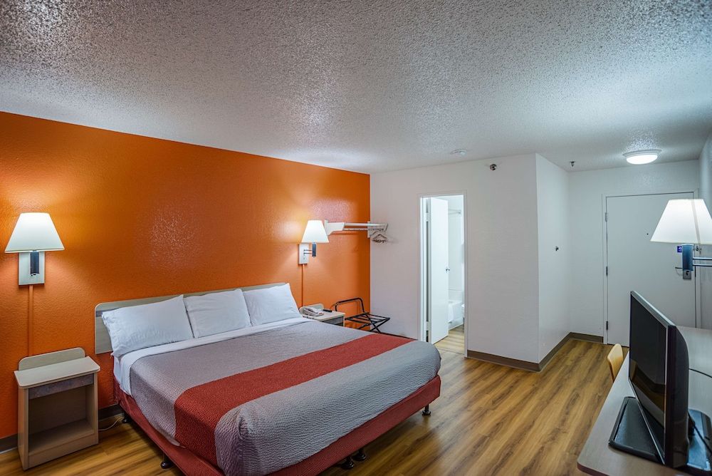 Standard Room, 1 King Bed, Non Smoking
