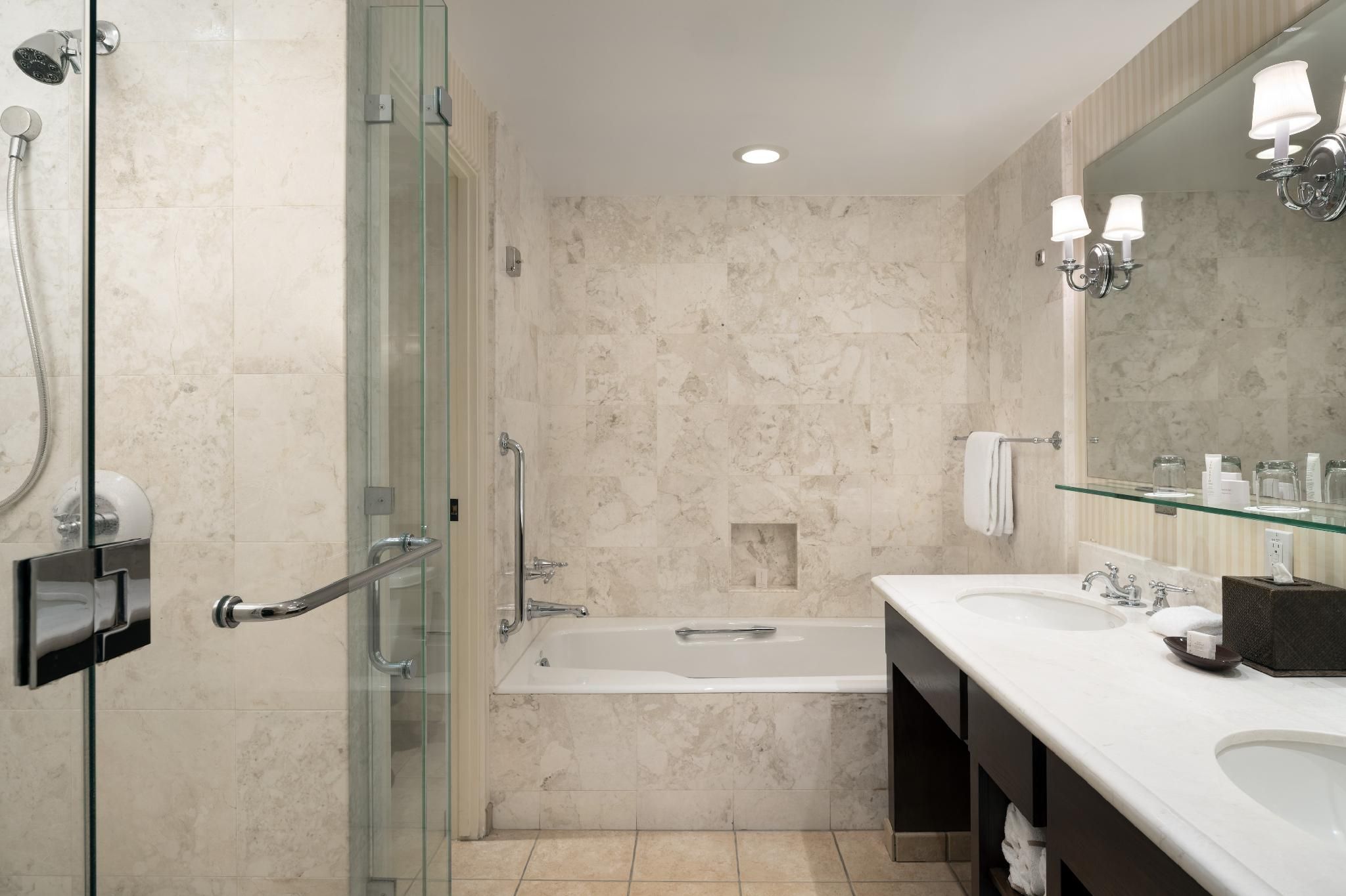 Deluxe Poolside Room - 2 Queen Beds