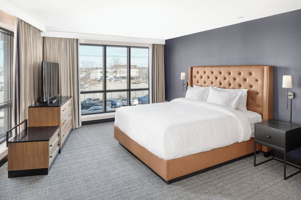 Room, 1 King Bed with Sofa bed, Non Smoking (Hearing Accessible)