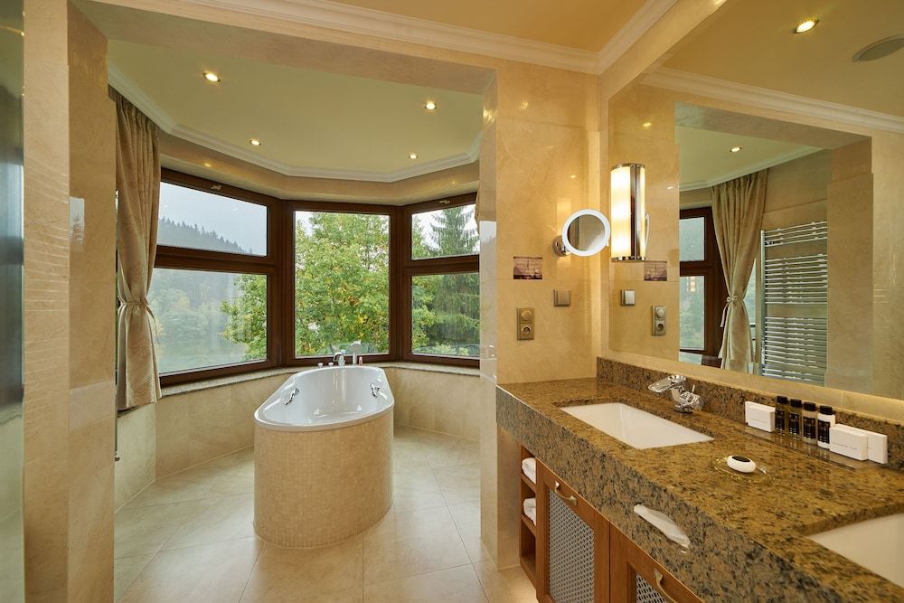 Retro Riverside Wellness Resort Deluxe Suite, Balcony, River View 8