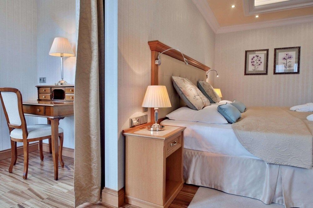 Retro Riverside Wellness Resort Grand Suite, 2 Bedrooms, Balcony, River View 2