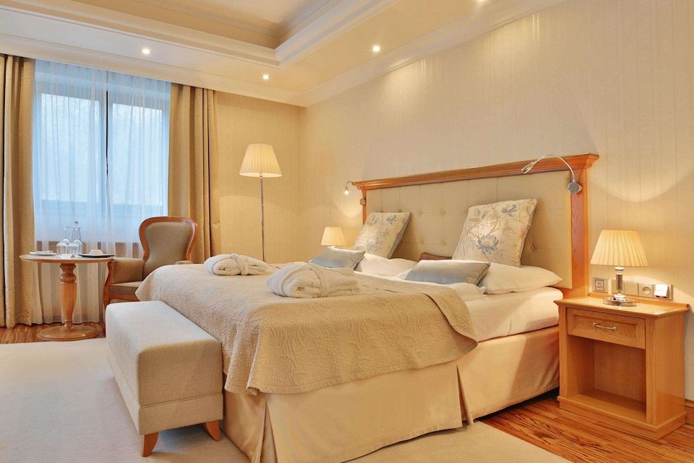 Retro Riverside Wellness Resort Executive Suite, 2 Bedrooms, Balcony, River View 5