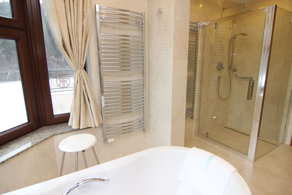 Retro Riverside Wellness Resort Deluxe Suite, Balcony, River View 7