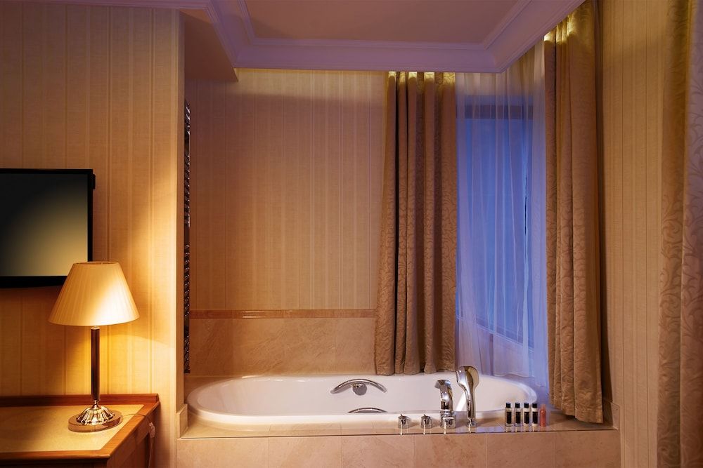 Retro Riverside Wellness Resort Deluxe Suite, Balcony, River View 11