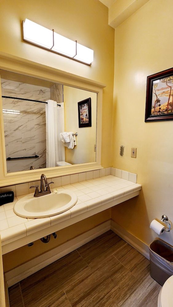 Santa Paula Inn Room, 1 Queen Bed 7