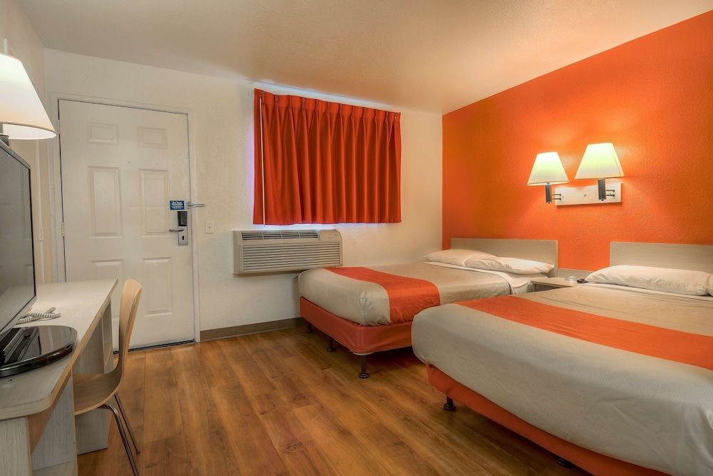 Motel 6 Chino, CA - Los Angeles Area Standard Room, 2 Double Beds, Non Smoking 2