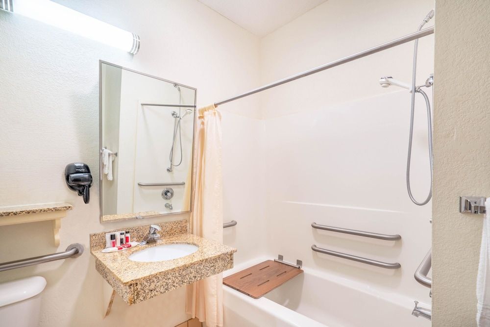 Room, 2 Queen Beds, Microwave