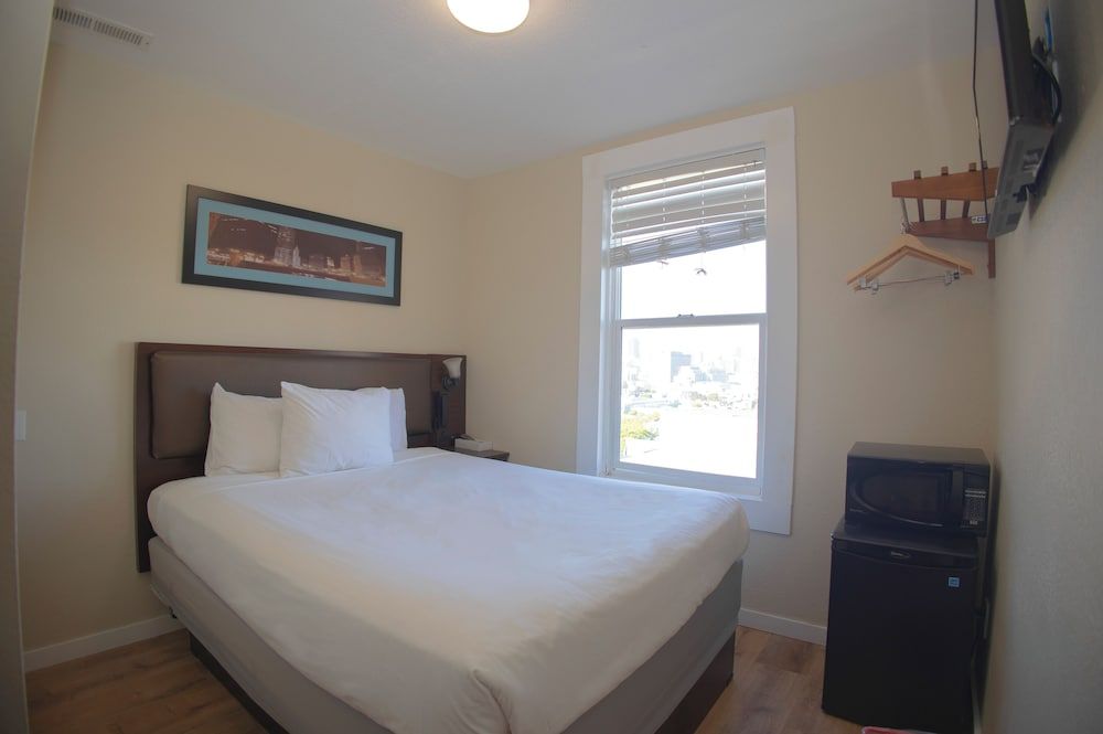 Room, 1 Queen Bed, Private Bathroom
