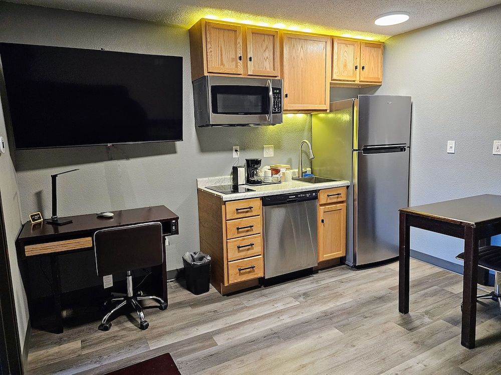 Suite, 1 King Bed, Non Smoking, Kitchen