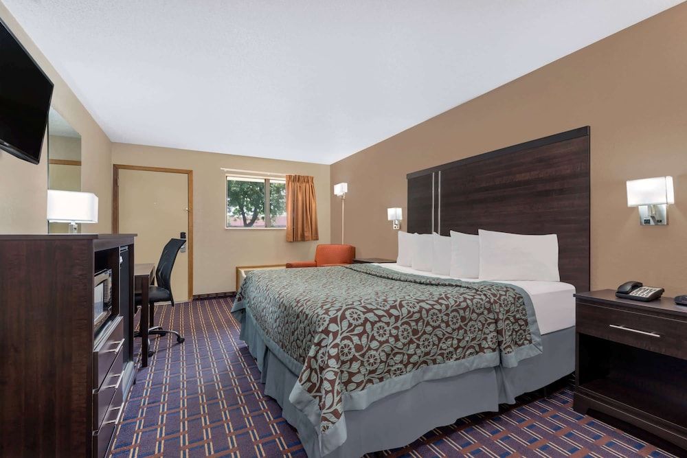 Standard Room, 1 King Bed, Non Smoking