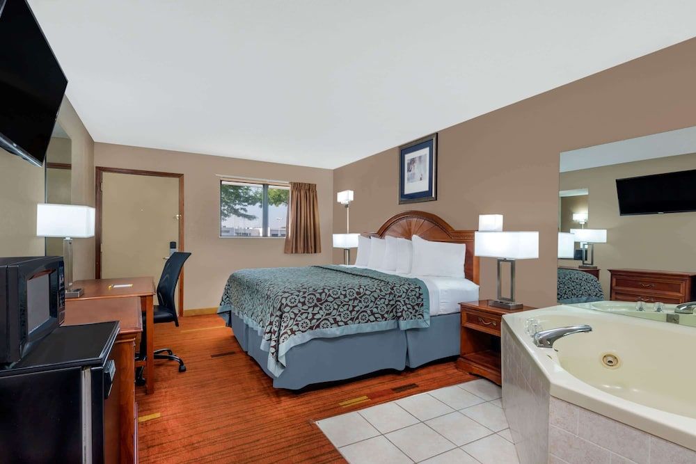 Deluxe Studio Suite, 1 King Bed, Non Smoking