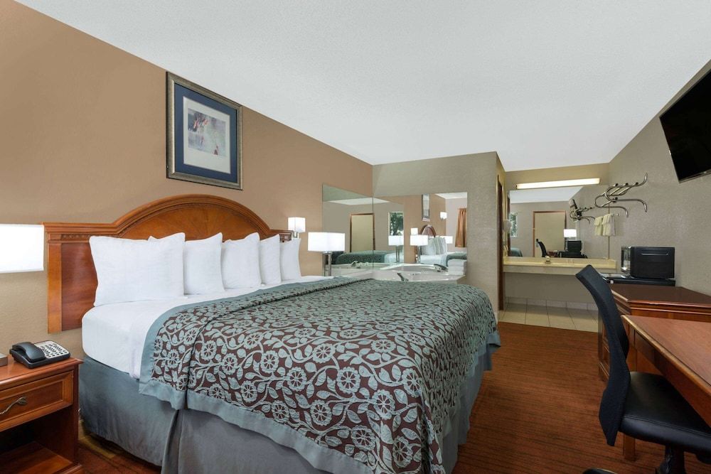Deluxe Studio Suite, 1 King Bed, Non Smoking