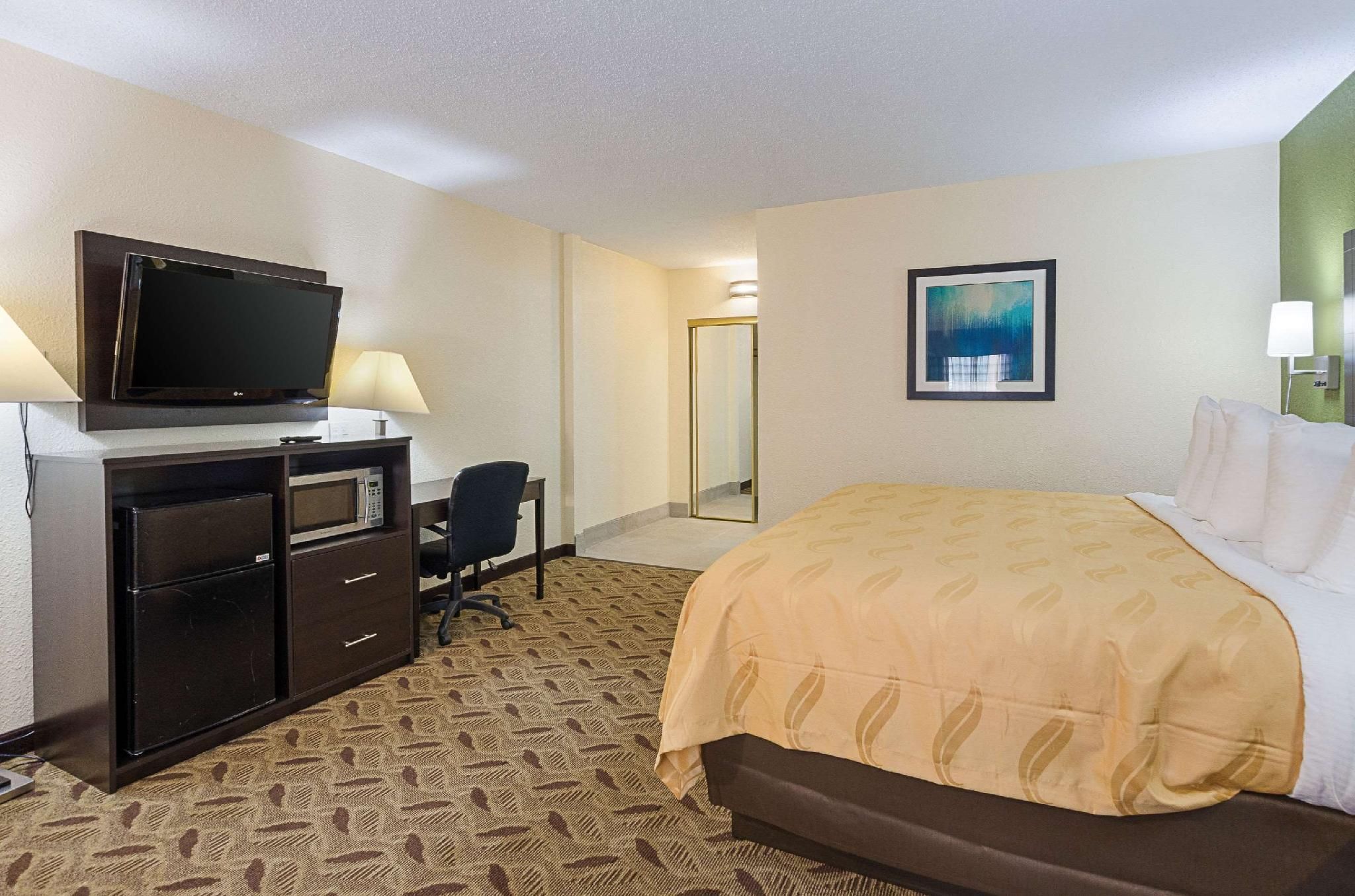 1 King Bed, Nonsmoking, Accessible