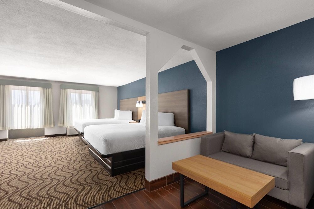 Studio Suite, Non Smoking (2 King Beds)