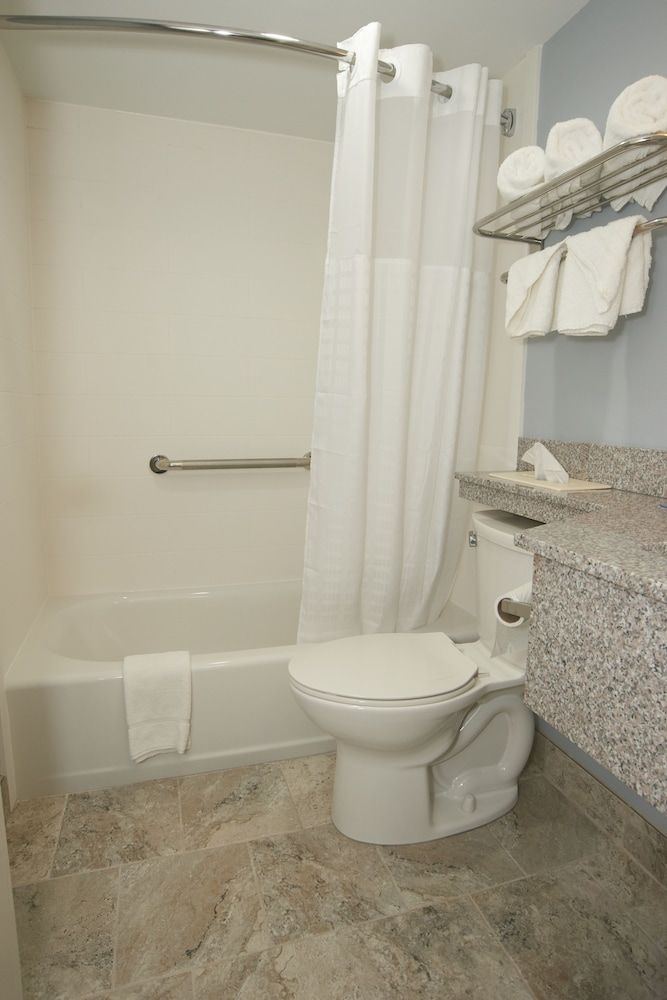 Falmouth Inn Standard Room, 1 King Bed 8