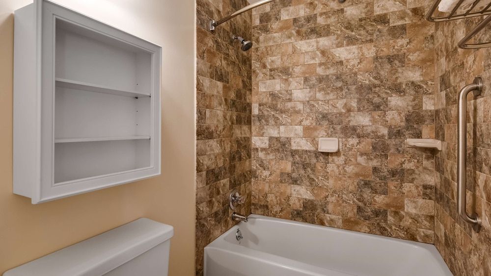 Best Western Plus Windjammer Inn & Conference Center Suite, 1 King Bed, Non Smoking, Refrigerator & Microwave (No Pets in room type) 5