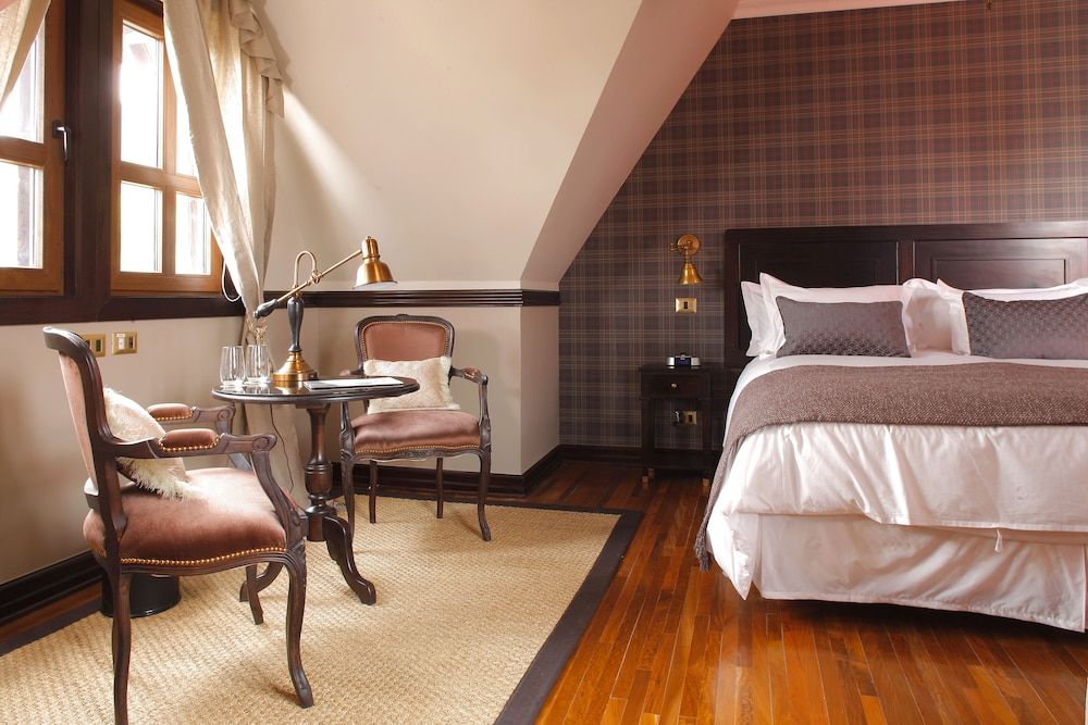 Suite, 1 King Bed, Balcony