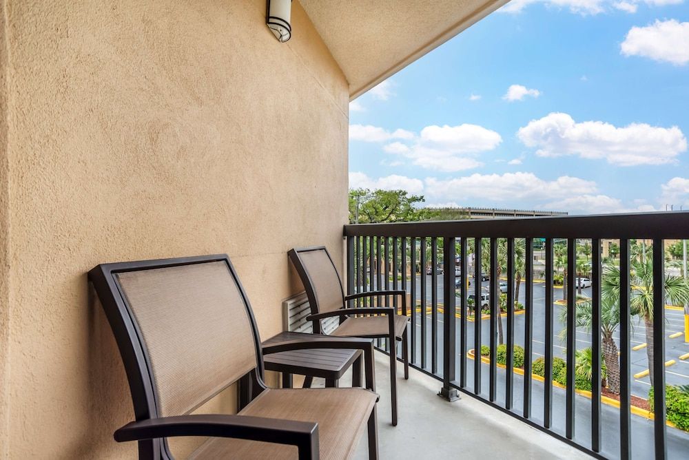 Best Western Oak Manor Standard Room, 2 Queen Beds, Non Smoking, Balcony 3