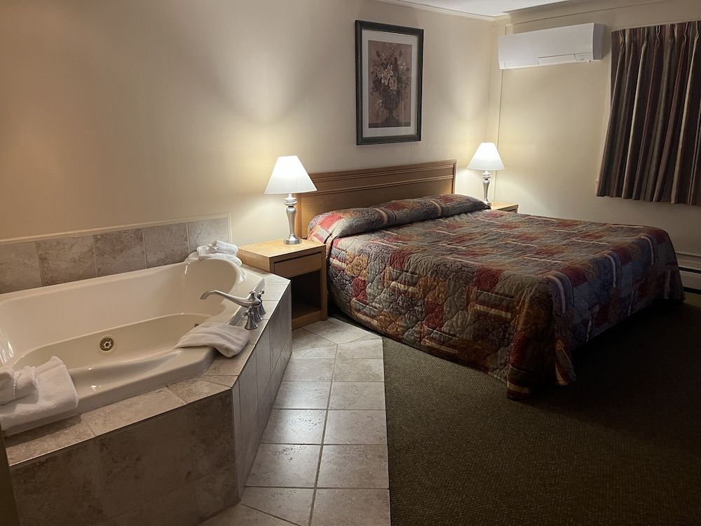 Romantic Room, 1 Bedroom, Jetted Tub - Non-Pet Friendly