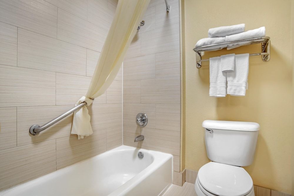 Best Western Plus Bessemer Hotel & Suites Standard Room, 2 Queen Beds, Non Smoking, Refrigerator & Microwave 4