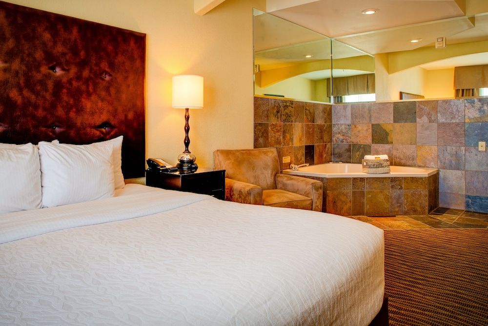 Suite, 1 King Bed, Non Smoking, Jetted Tub