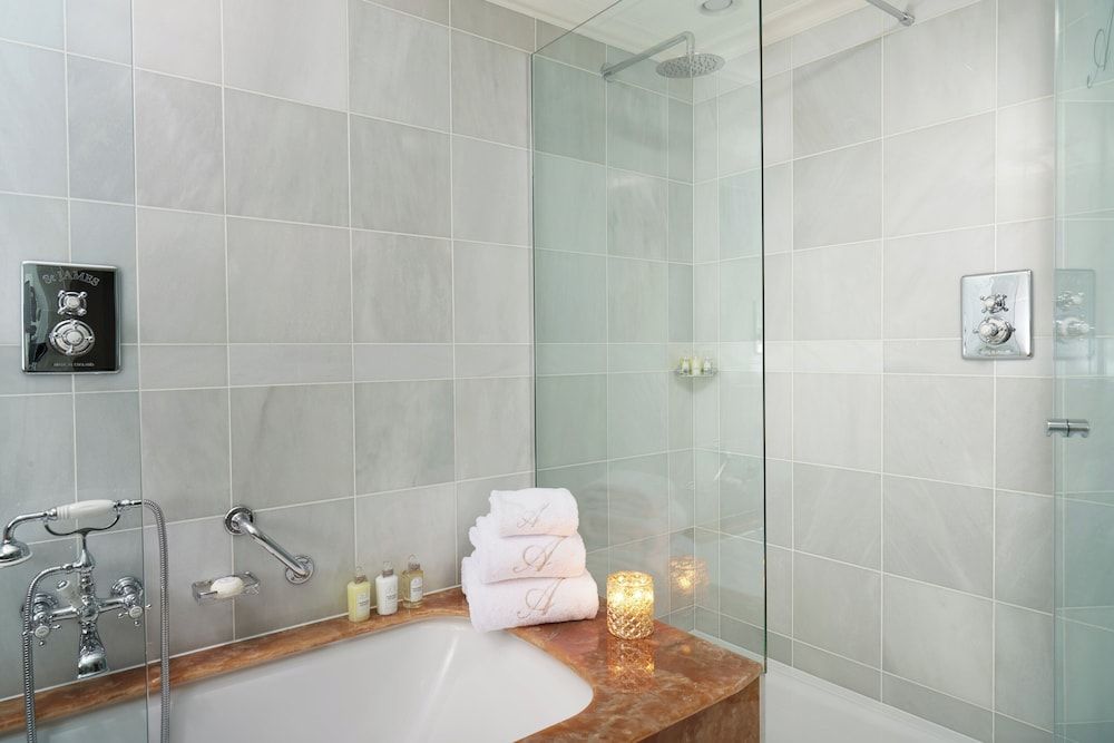 Hotel d'Angleterre Geneva Classic Room, 1 Queen Bed 7