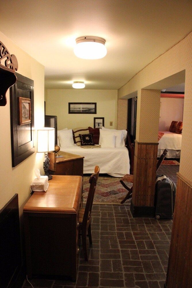 Deluxe Quadruple Room, Private Bathroom (Bunker Suite/Basement)