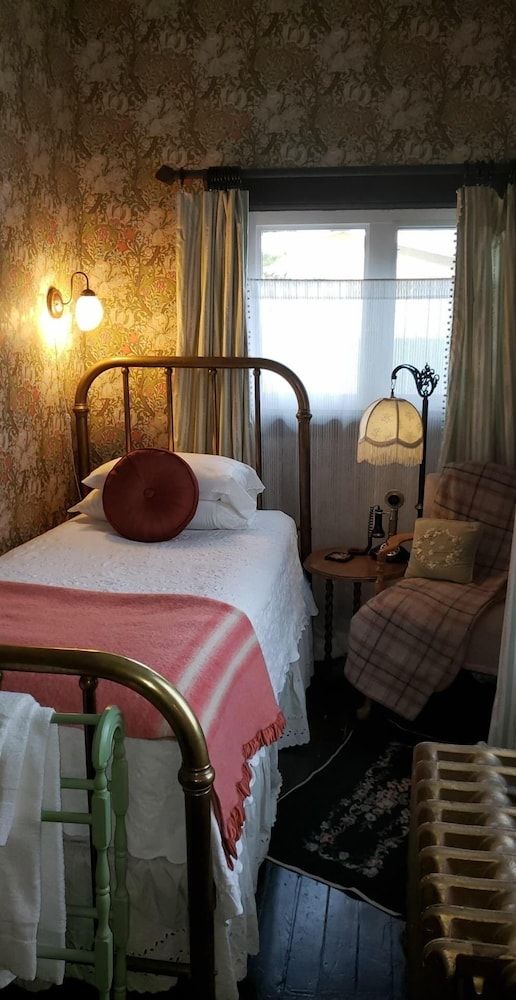 Basic Single Room, Shared Bathroom (Maids Room)