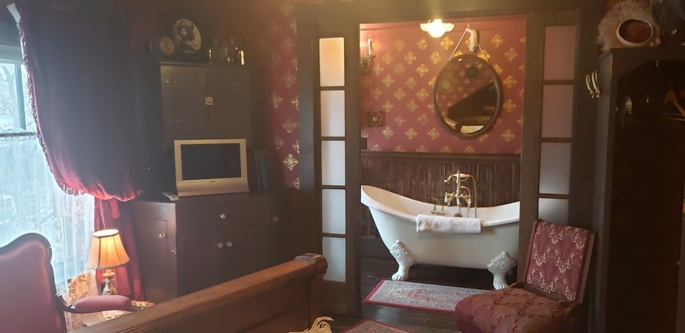 Standard Double Room, Private Bathroom (Georgia Lee Boudoir)