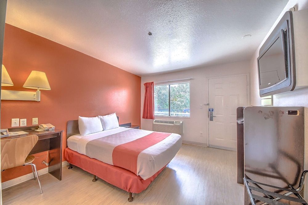 Standard Room, 1 Queen Bed, Non Smoking