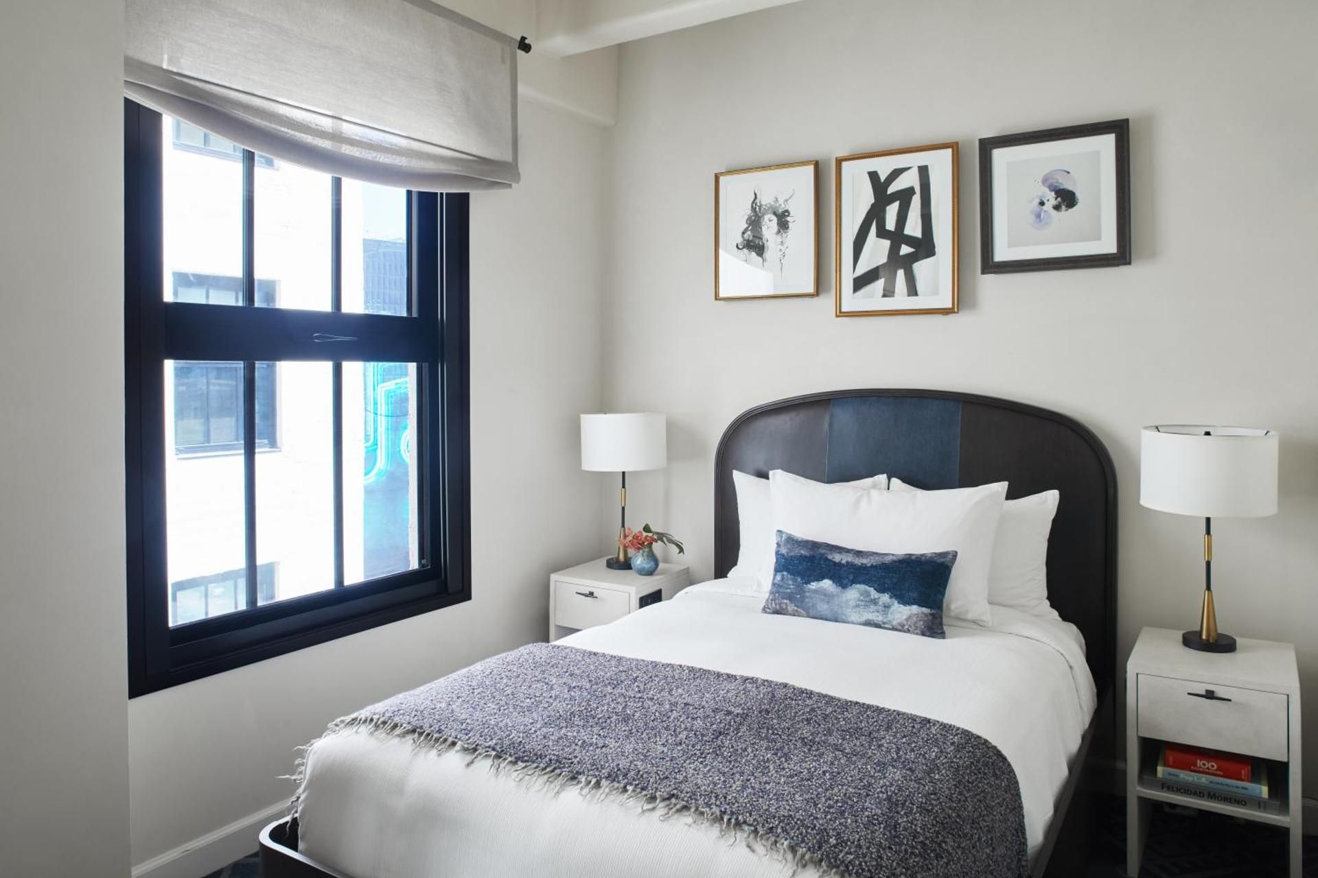 1 Queen Bed High Floor