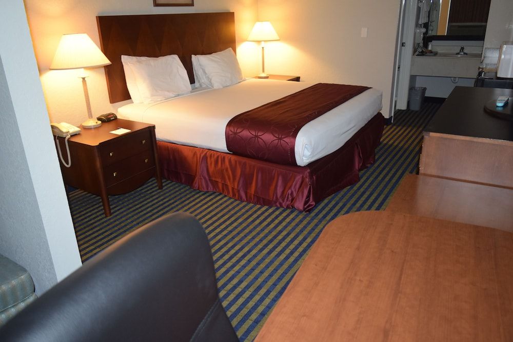Suite, 1 King Bed, Non Smoking