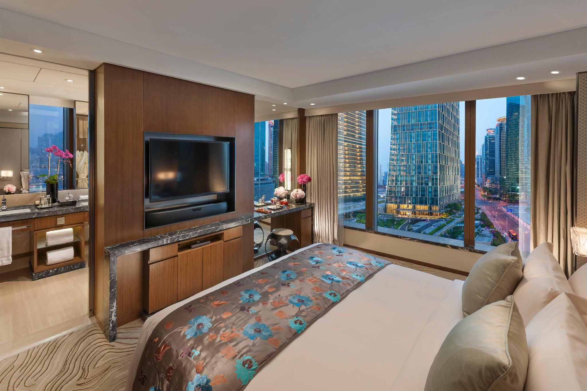 Premier River View Suite King