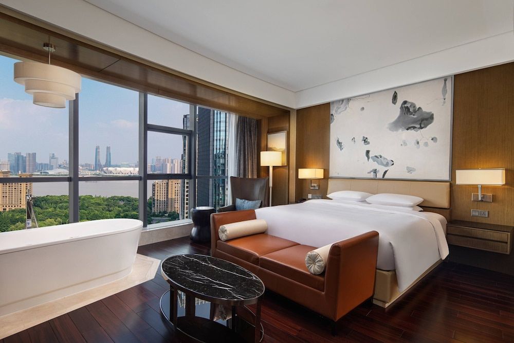 Deluxe Suite, 1 King Bed