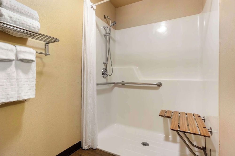 Best Western Plus Yakima Hotel Standard Room, 1 King Bed, Accessible, Refrigerator & Microwave (Walk-in Shower;with Sofabed) 2