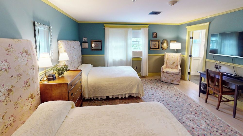Room, 2 Queen Beds (Village)