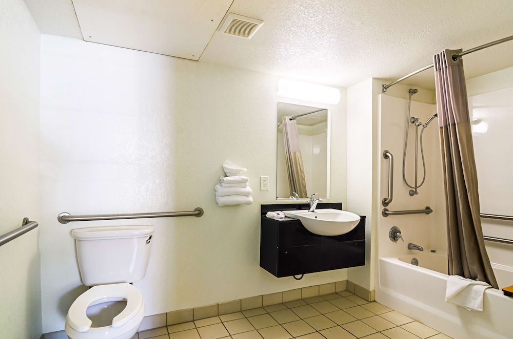 Motel 6 Barstow, CA Standard Room, 1 Queen Bed, Accessible, Non Smoking 6