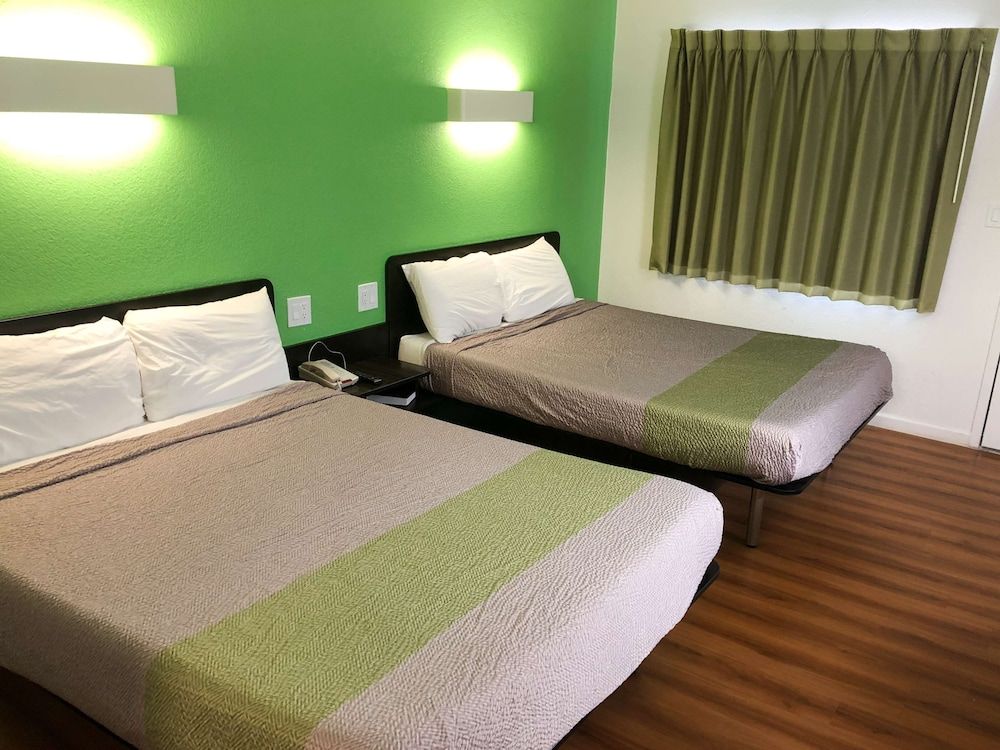 Motel 6 Barstow, CA Standard Room, 2 Queen Beds, Accessible, Non Smoking 2