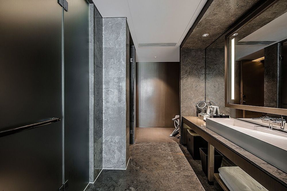 Hui Hotel Classic Room, 1 King Bed 3