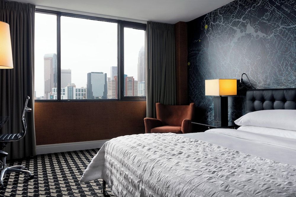 Premium Suite, 1 King Bed, Corner