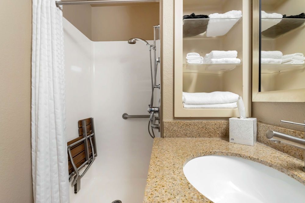 Best Western Natchitoches Inn Standard Room, 1 King Bed, Accessible, Non Smoking 2