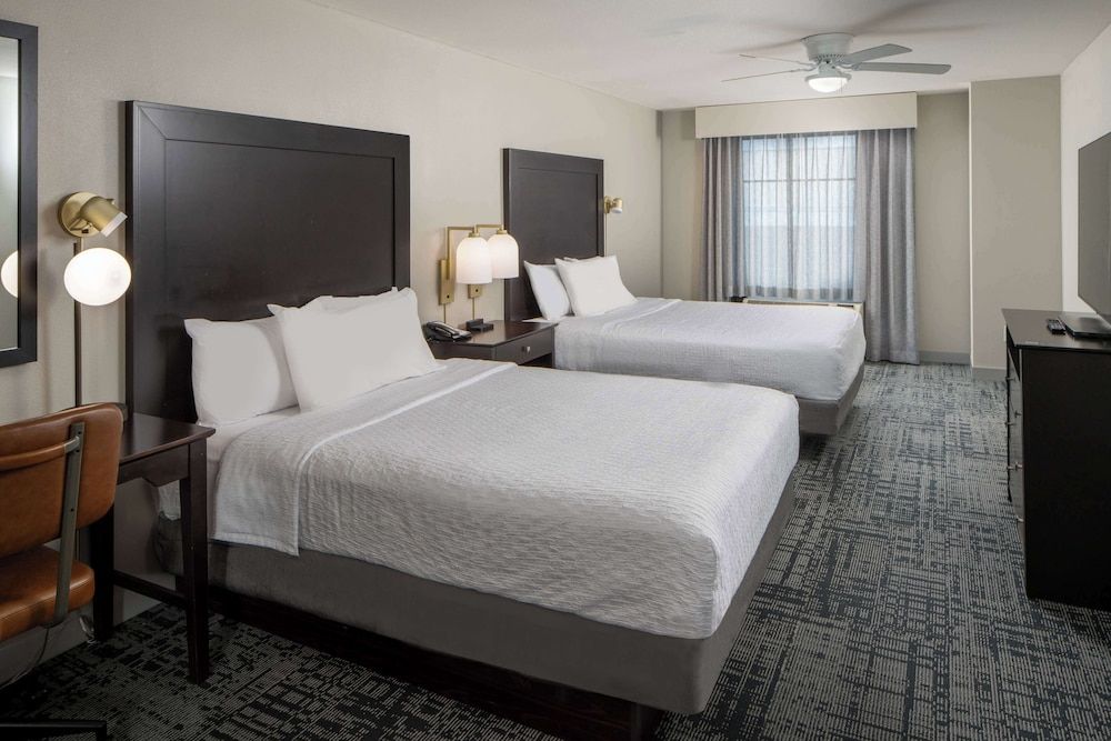 Suite, 2 Queen Beds, Accessible, Bathtub
