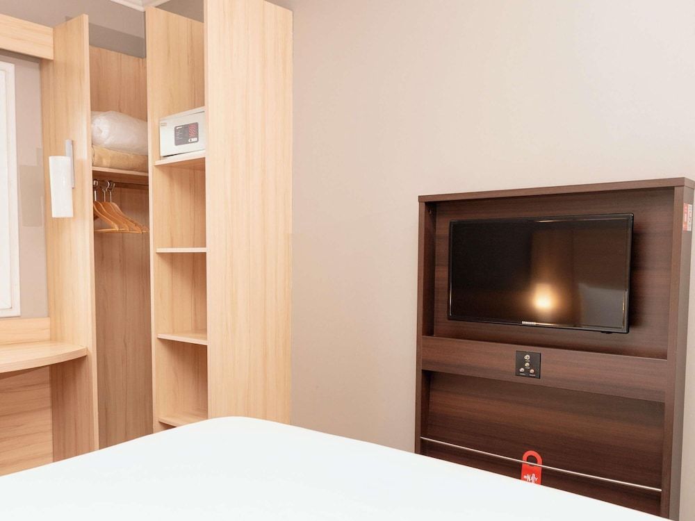 ibis Santiago Las Condes Room, Multiple Beds 9