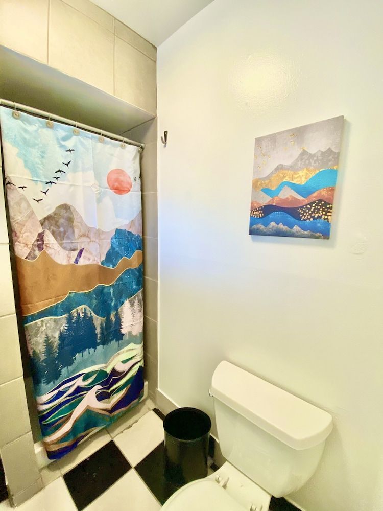 Bluebird Day Inn & Suites Standard Room, 1 Queen Bed 3