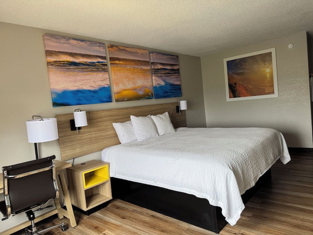 Room, 1 King Bed, Accessible, Non Smoking (Mobility)